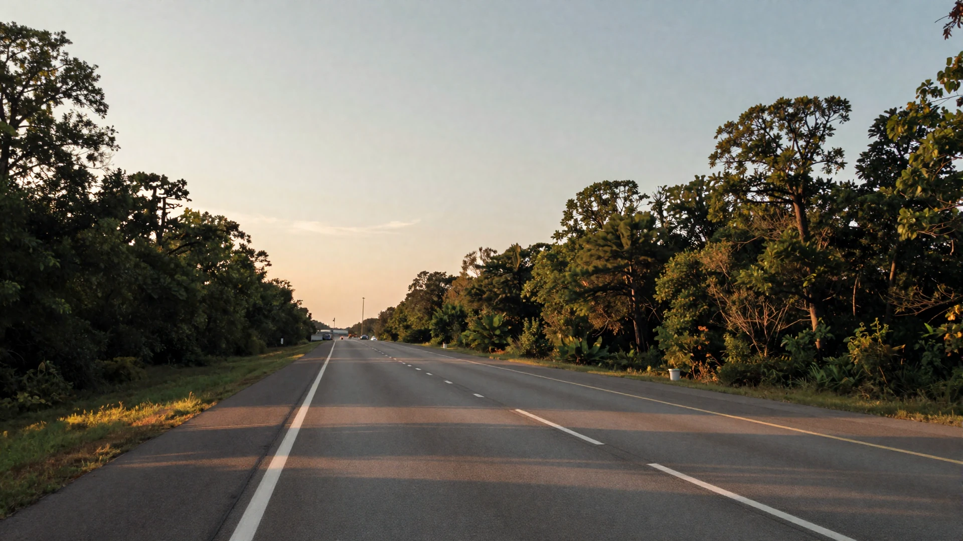 Arkansas interstate highway at golden hour - trucker dating Arkansas lifestyle